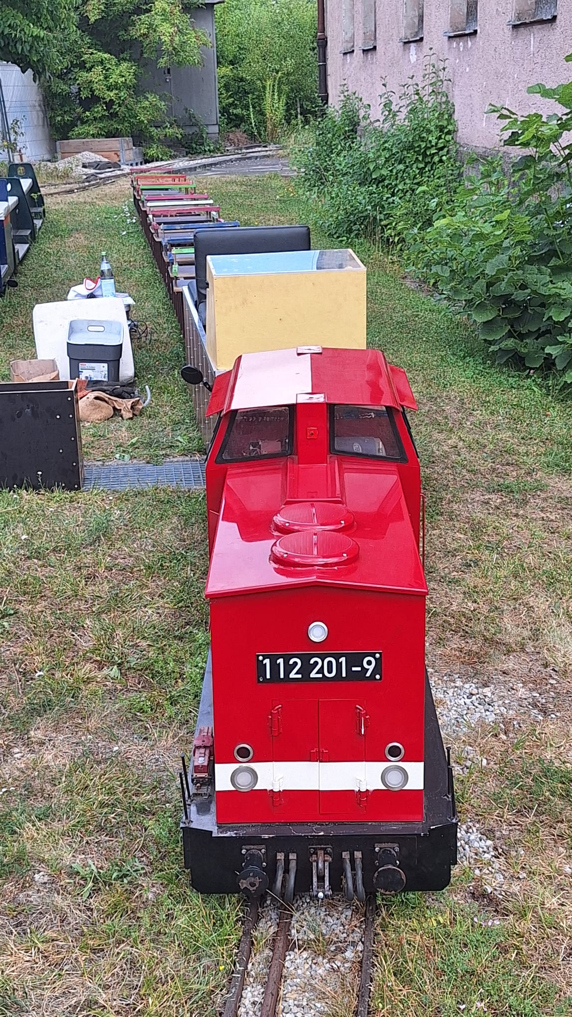 Rote V 100 von vorn