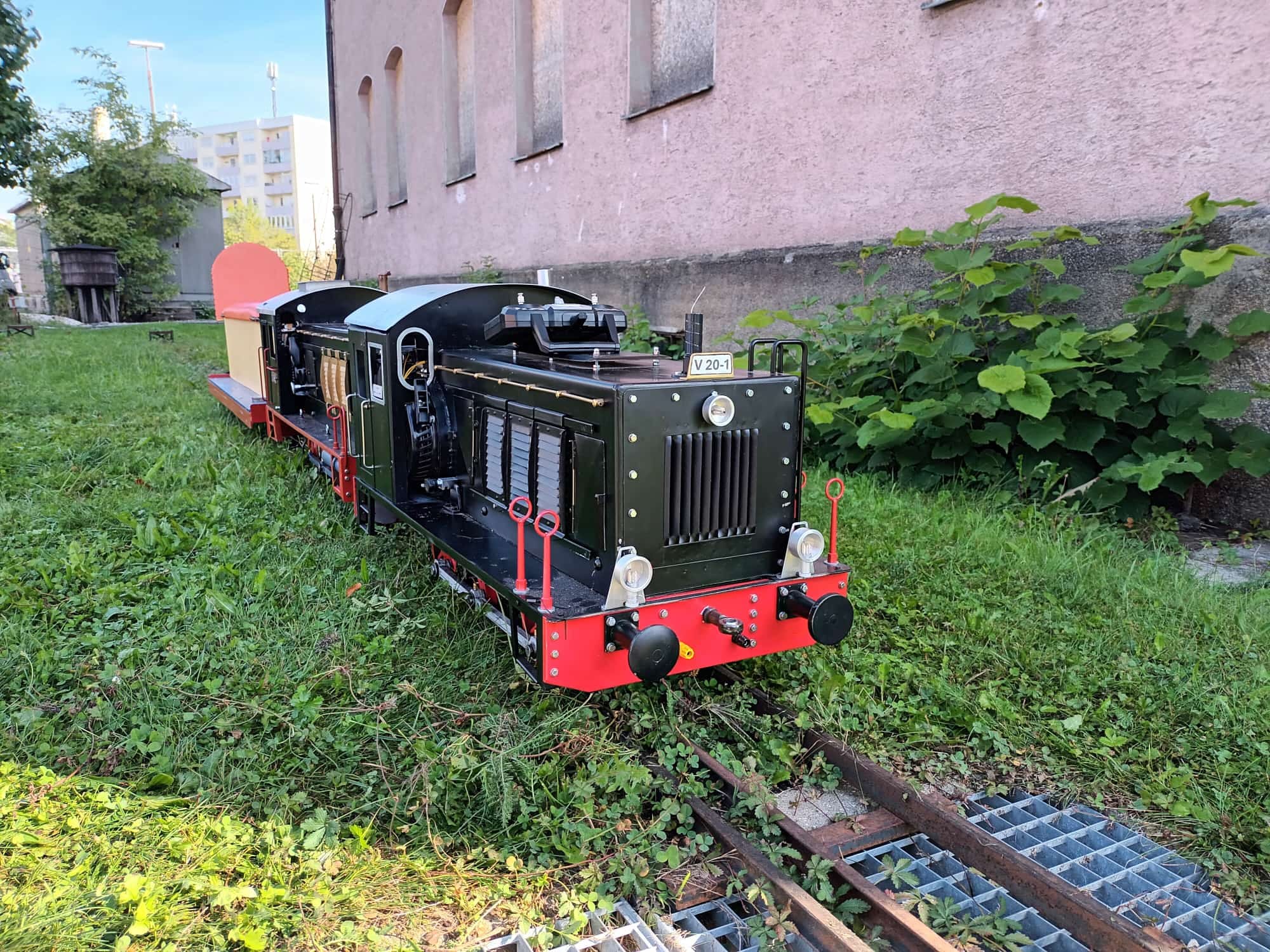 Schwarze V 20 auf den Gleisen